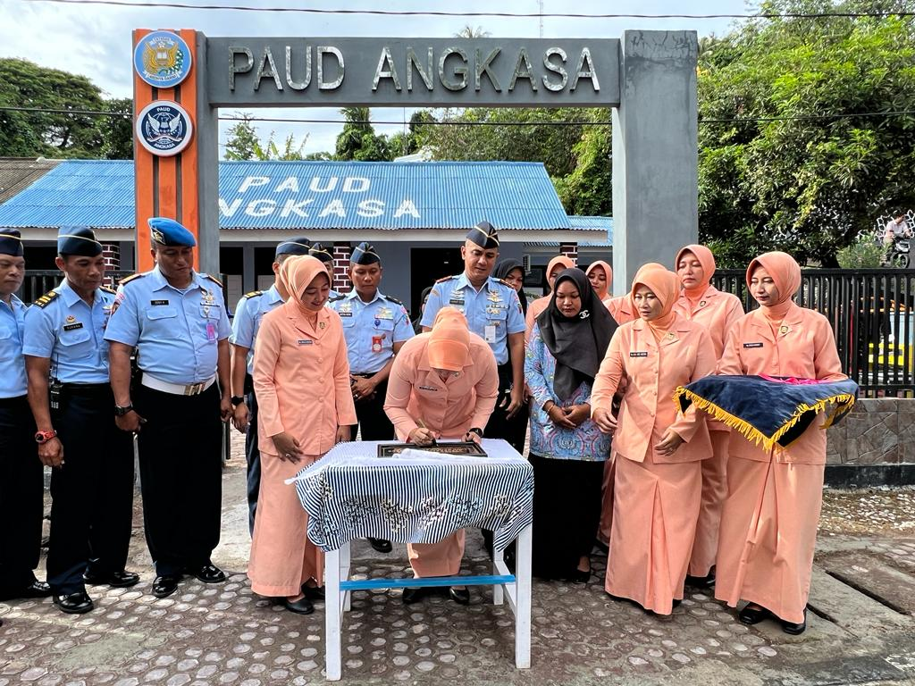 Peresmian PAUD Angkasa oleh pejabat TNI AU dan Persatuan Istri Prajurit